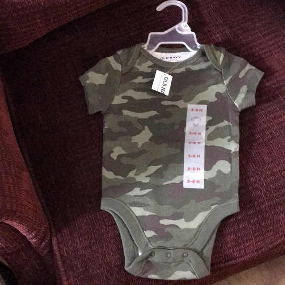 Old Navy Unisex Size 3-6 Months Short-Sleeve Onesie (1) and Long-Sleeve Onesie - Picture 2 of 5